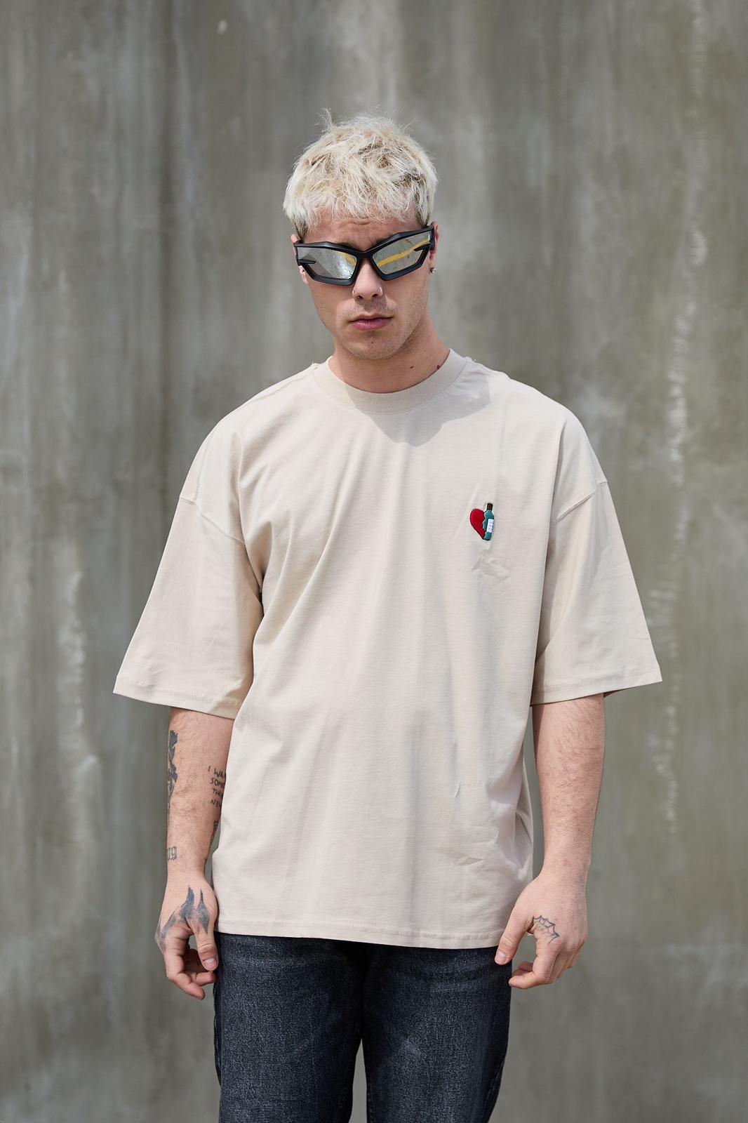 Broken Heart Bej Oversize T-Shirt ürününün kopyası